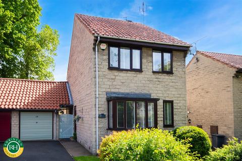 3 bed property, in Campsall Park Road, £250,000