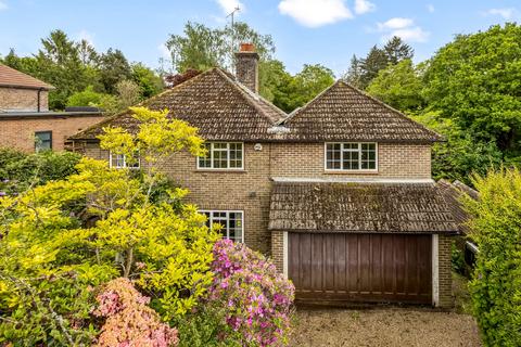5 bed property, in Hurtis Hill, £600,000