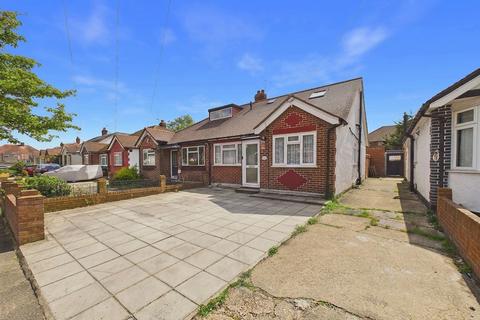 4 bed property, in Sandown Way, £595,000