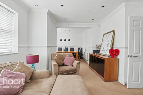 2 bed property, in Old Bexley Lane, £280,000