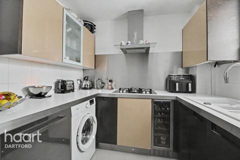 2 bed property, in Old Bexley Lane, £280,000