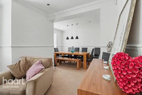 2 bed property, in Old Bexley Lane, £280,000