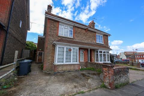 3 bed property, in Cyprus Road, £375,000