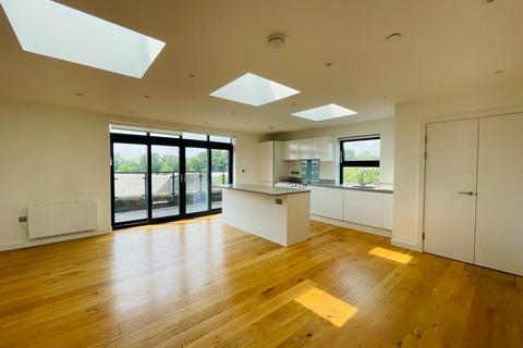 2 bed property, in Rockingham Road, £500,000