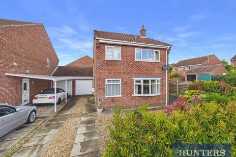 4 bed property, in Vicarage Lane, £260,000