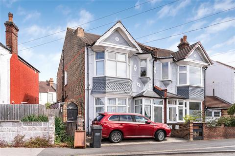 3 bed property, in Brook Road, £500,000