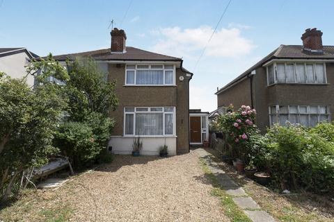 2 bed property, in Cedarcroft Road, £425,000