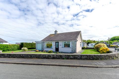 2 bed property, in Maes Llydan, £235,000