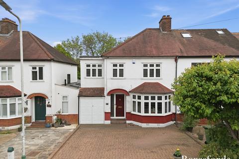 3 bed property, in Deyncourt Gardens, £700,000