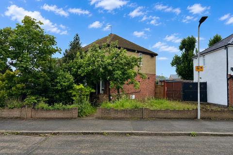 3 bed property, in Rostrevor Gardens, £550,000