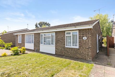 2 bed property, in Old Orchard Place, £250,000