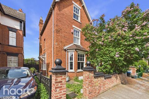 4 bed property, in Colegrave Street, £250,000