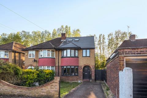 5 bed property, in Hillside, £575,000