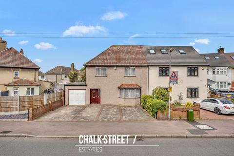 3 bed property, in Mill Lane, £550,000