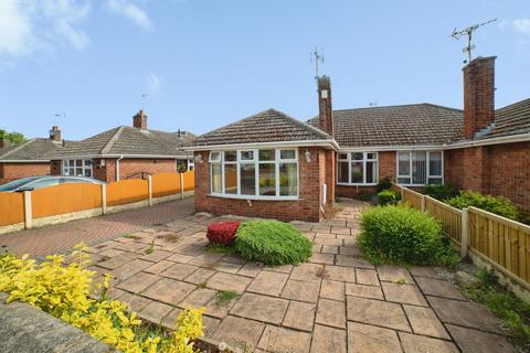 2 bed property, in Highfield Avenue, £180,000