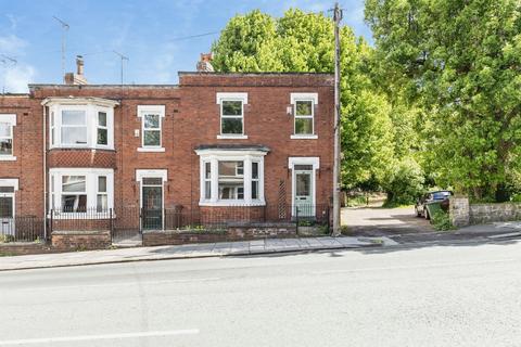 3 bed property, in Mill Hill Road, £190,000