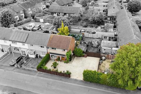 3 bed property, in Green Gardens, £280,000