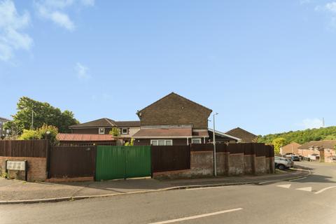 3 bed property, in Whitehawk Way, £425,000