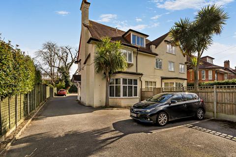 2 bed property, in 51 Wingfield Court, £250,000