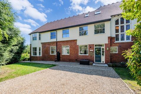 5 bed property, in Chapel Road, £1,150,000
