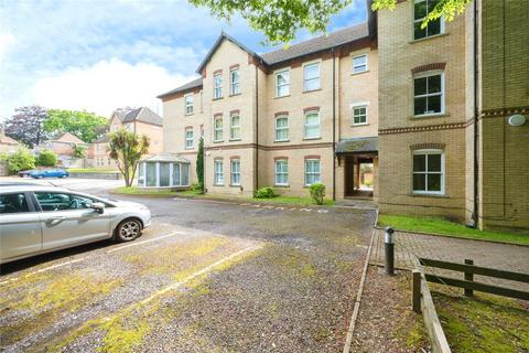 2 bed property, in Deepdene, £200,000