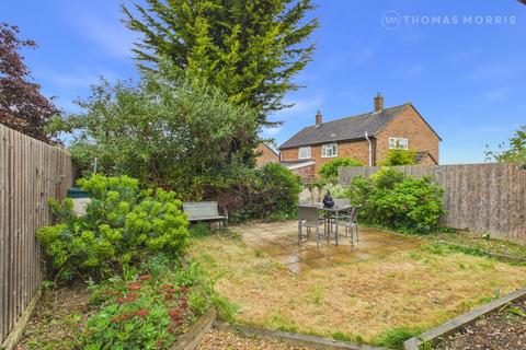 1 bed property, in Manor Close, £190,000