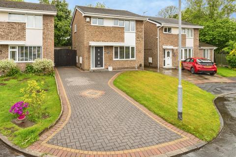 3 bed property, in Stonecrop Close, £280,000