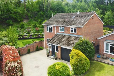 4 bed property, in Priorsfield, £725,000
