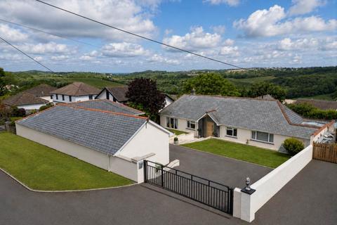 4 bed property, in Slade, £725,000