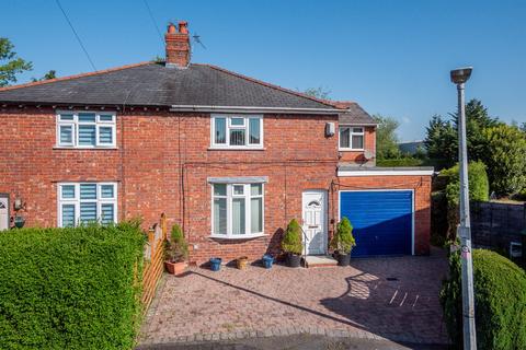 3 bed property, in Springwood Avenue, £350,000