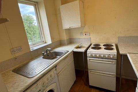 1 bed property, in Tolpits Lane, £130,000