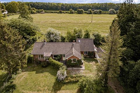4 bed property, in Stone Street, £600,000