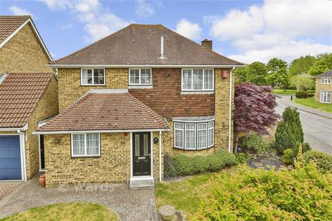 4 bed property, in Greenfinches, £550,000