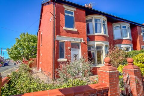 4 bed property, in Gloucester Avenue, £164,950