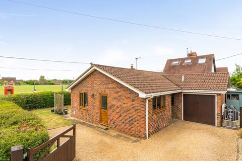 2 bed property, in Cross Keys Road, £475,000