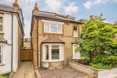 5 bed property, in Villiers Road, £825,000