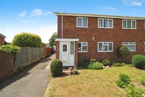 2 bed property, in Mayfield Road, £100,000