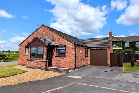 2 bed property, in Homestead Court, £280,000