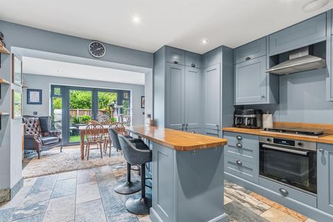 4 bed property, in Pine Lane, £330,000