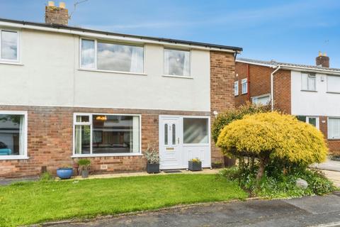 3 bed property, in The Orchard, £265,000