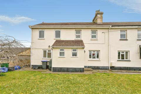 4 bed property, in Salisbury Road, £290,000