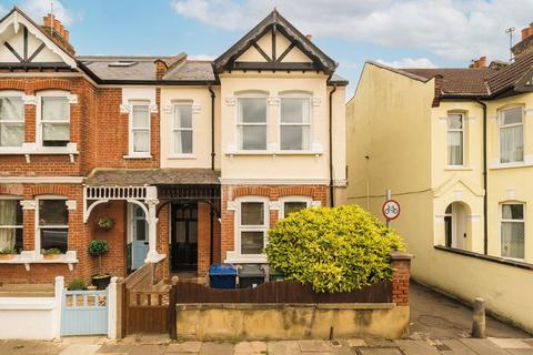2 bed property, in Seaford Road, £425,000