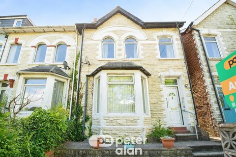 3 bed property, in Groveside Villas, £130,000