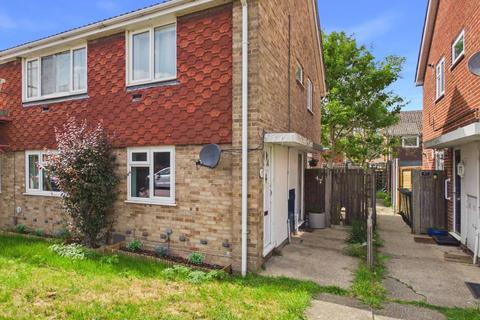 2 bed property, in Benen-Stock Road, £280,000