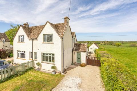 2 bed property, in Sherston Road, £525,000
