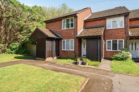 1 bed property, in Millstream Close, £200,000