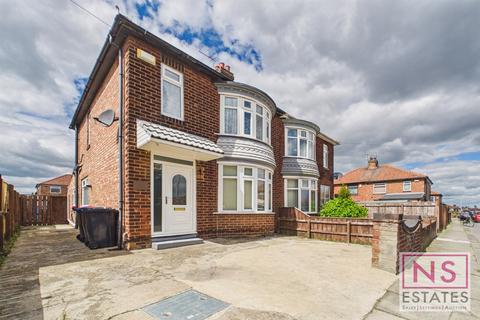 3 bed property, in Thirlmere Avenue, £180,000