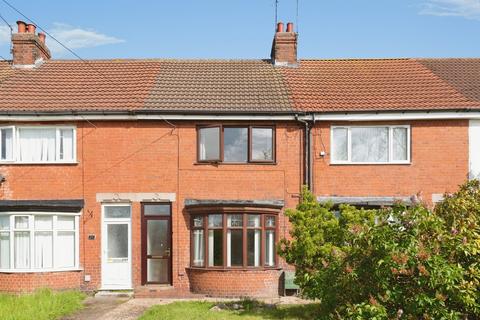 2 bed property, in Main Road, £125,000