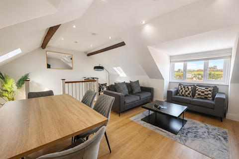 3 bed property, in Silver Street, £210,000