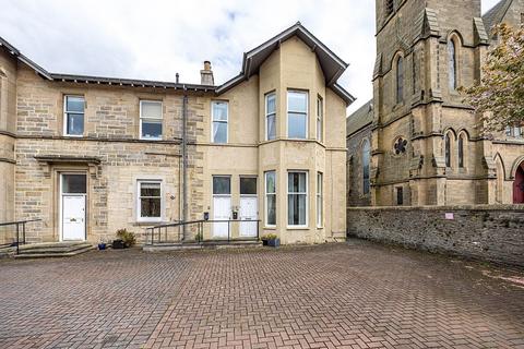 2 bed property, in Flat 4, £170,000
